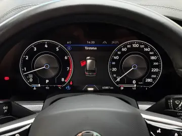 VW Touareg R-Line 4M Pano HuD StHzg AHK 360 Massage