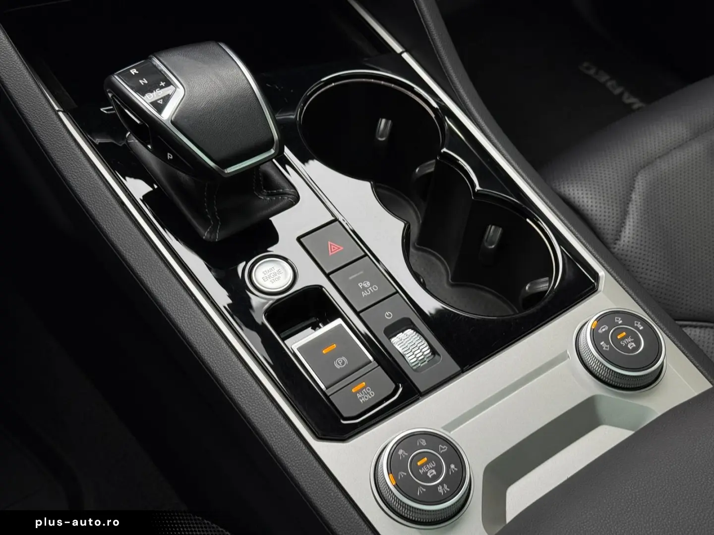 VW Touareg R-Line 4M Pano HuD StHzg AHK 360 Massage