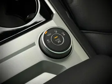 VW Touareg R-Line 4M Pano HuD StHzg AHK 360 Massage