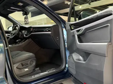 VW Touareg R-Line 4M Pano HuD StHzg AHK 360 Massage