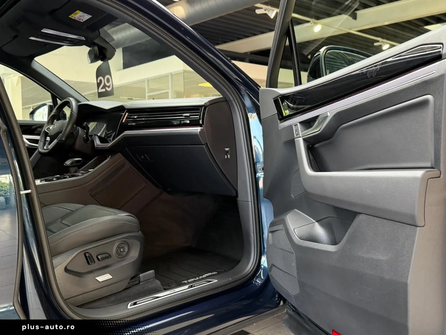 VW Touareg R-Line 4M Pano HuD StHzg AHK 360 Massage