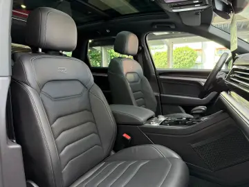 VW Touareg R-Line 4M Pano HuD StHzg AHK 360 Massage