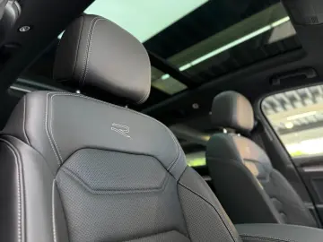 VW Touareg R-Line 4M Pano HuD StHzg AHK 360 Massage