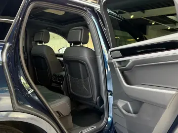 VW Touareg R-Line 4M Pano HuD StHzg AHK 360 Massage
