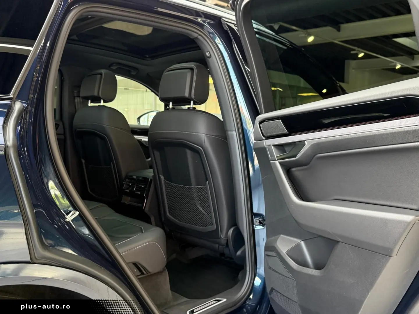 VW Touareg R-Line 4M Pano HuD StHzg AHK 360 Massage