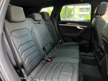 VW Touareg R-Line 4M Pano HuD StHzg AHK 360 Massage