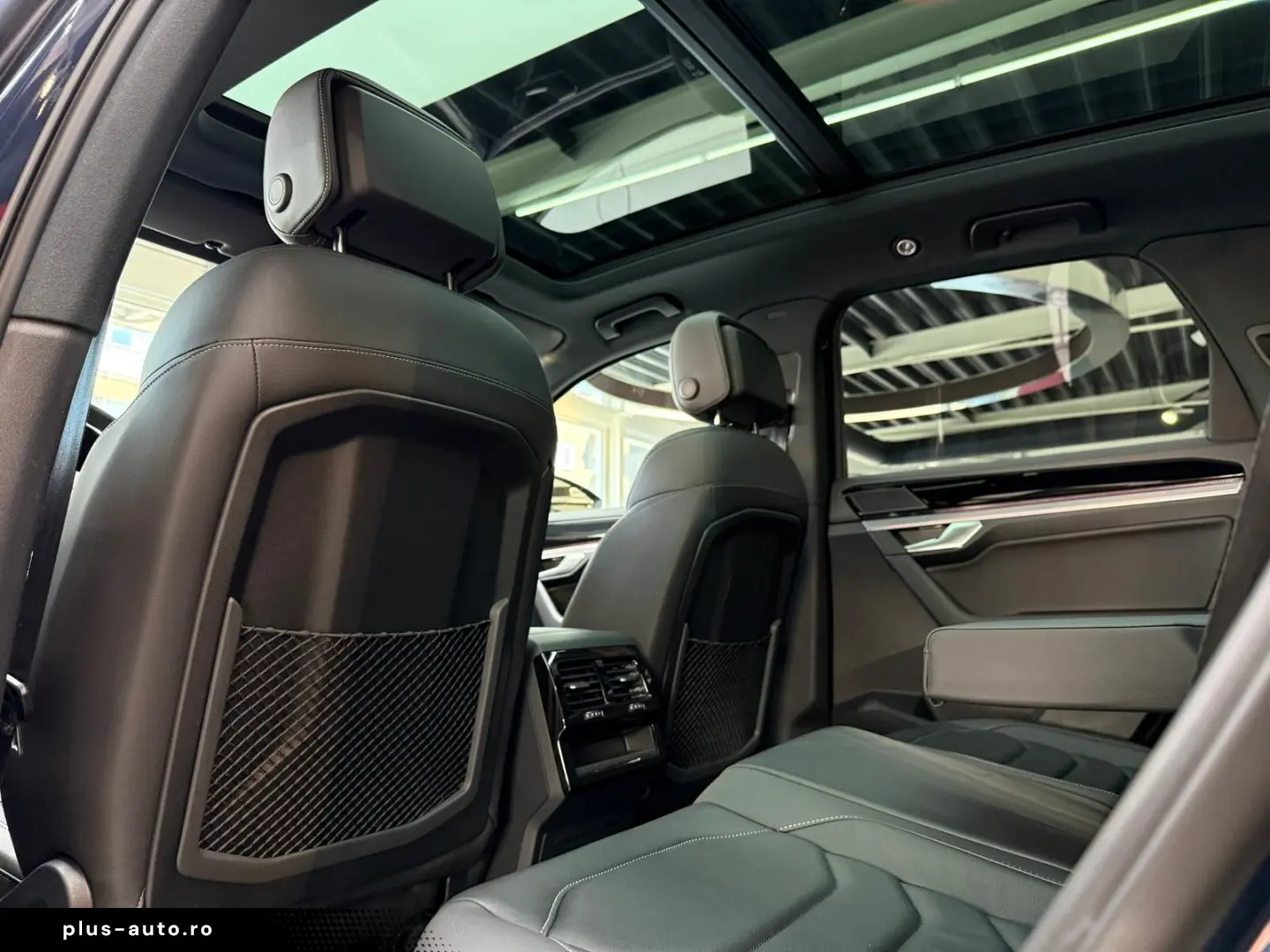 VW Touareg R-Line 4M Pano HuD StHzg AHK 360 Massage