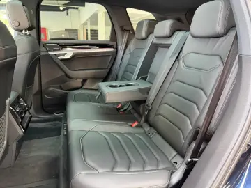 VW Touareg R-Line 4M Pano HuD StHzg AHK 360 Massage