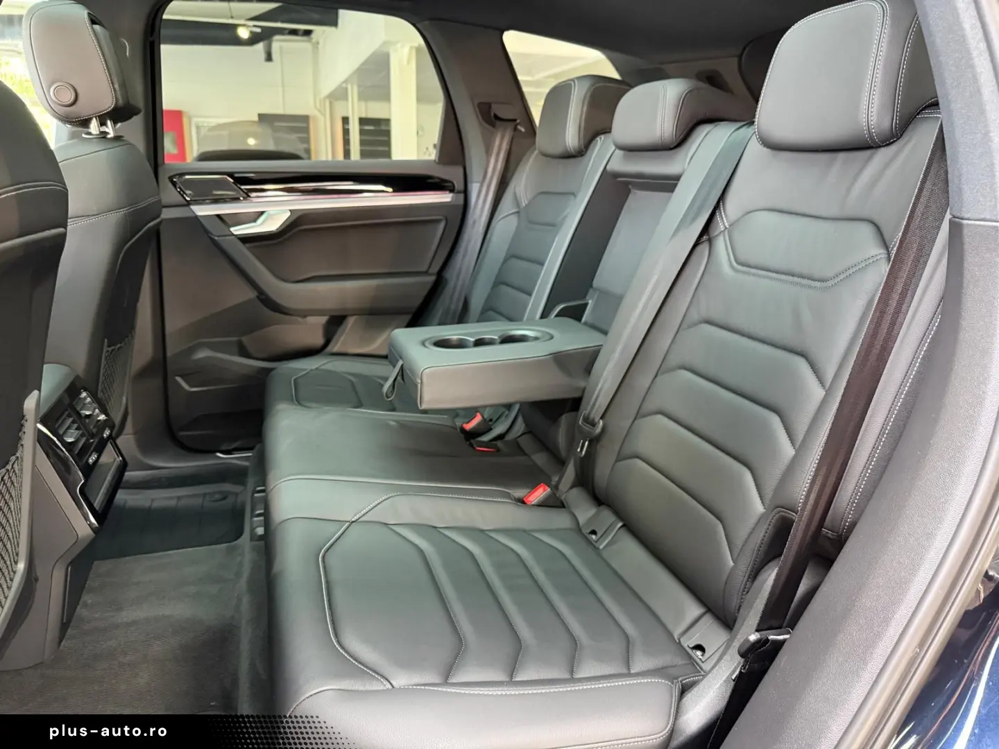 VW Touareg R-Line 4M Pano HuD StHzg AHK 360 Massage