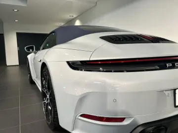 PORSCHE 992 911 Carrera Cabrio Sportabgas BOSE