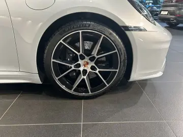 PORSCHE 992 911 Carrera Cabrio Sportabgas BOSE