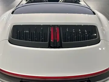 PORSCHE 992 911 Carrera Cabrio Sportabgas BOSE