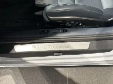 PORSCHE 992 911 Carrera Cabrio Sportabgas BOSE