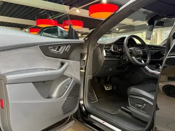 AUDI SQ8 4.0 TFSI Q competition plus Pano HuD B&O 23