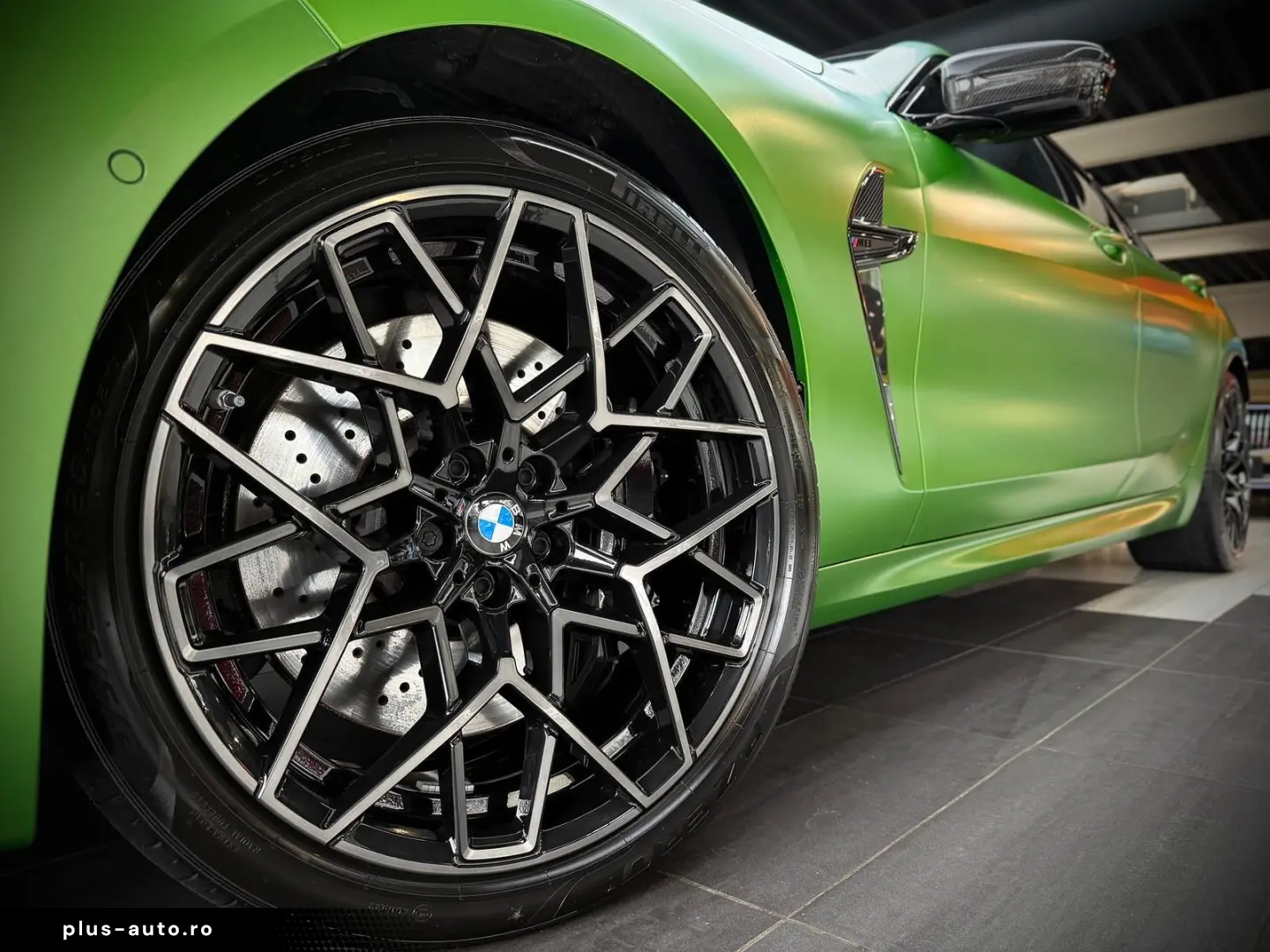 BMW M8 Competition M Carbon B&W Driver´s TV NP206