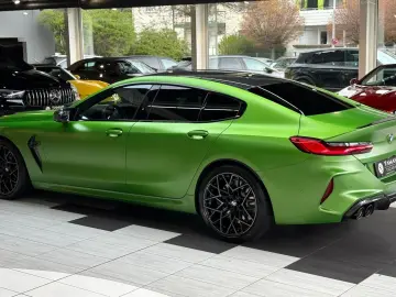 BMW M8 Competition M Carbon B&W Driver´s TV NP206