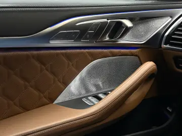 BMW M8 Competition M Carbon B&W Driver´s TV NP206