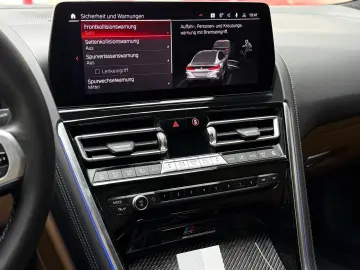 BMW M8 Competition M Carbon B&W Driver´s TV NP206