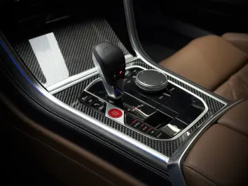 BMW M8 Competition M Carbon B&W Driver´s TV NP206