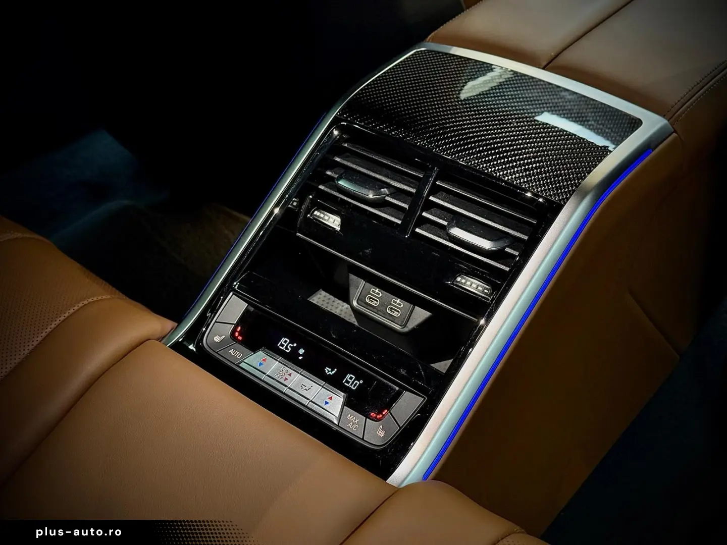 BMW M8 Competition M Carbon B&W Driver´s TV NP206