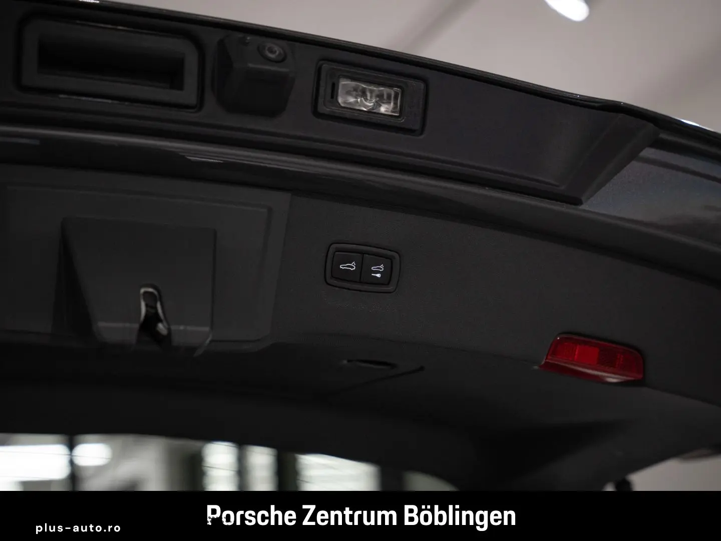 PORSCHE Cayenne GTS Sportabgas LED-Matrix