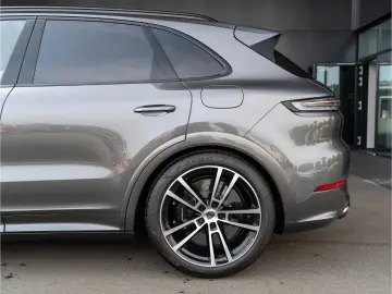 PORSCHE Cayenne Turbo E-Hybrid Burmester PDCC Massage