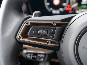 PORSCHE Cayenne Turbo E-Hybrid Burmester PDCC Massage