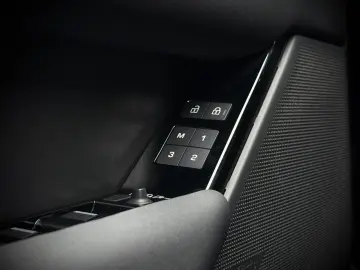 LAND ROVER Range Rover Velar Hybrid Dynamic SE Head-up AHK