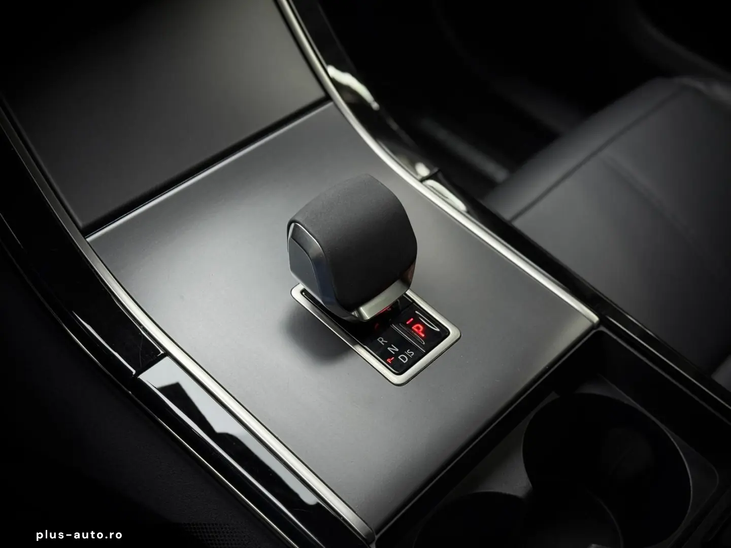 LAND ROVER Range Rover Velar Hybrid Dynamic SE Head-up AHK