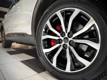 FORD Explorer ST-Line Plug-in-Hybrid 4x4 Pano B&O 7-S