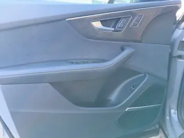 AUDI Q8 50 TDI quattro S line Competition Plus
