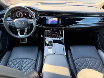 AUDI Q8 50 TDI quattro S line Competition Plus