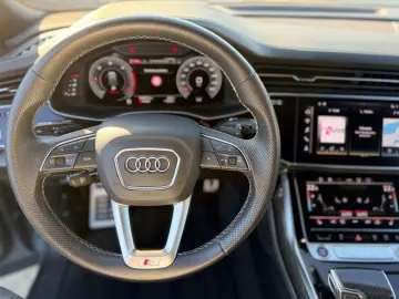 AUDI Q8 50 TDI quattro S line Competition Plus