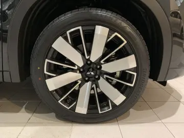 MITSUBISHI Outlander 2.4 4WD Plug-In Hybrid Top