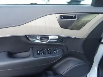 VOLVO XC 90 T8 Plus B Plug-In Hybrid AWD Leder Pano