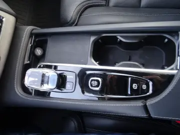 VOLVO XC 90 T8 Plus B Plug-In Hybrid AWD Leder Pano