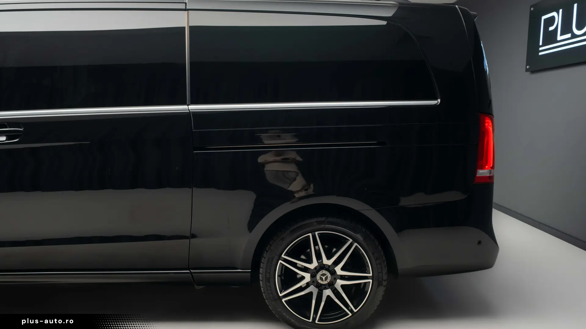 Mercedes-Benz V300 4MATIC AMG VIP Seats