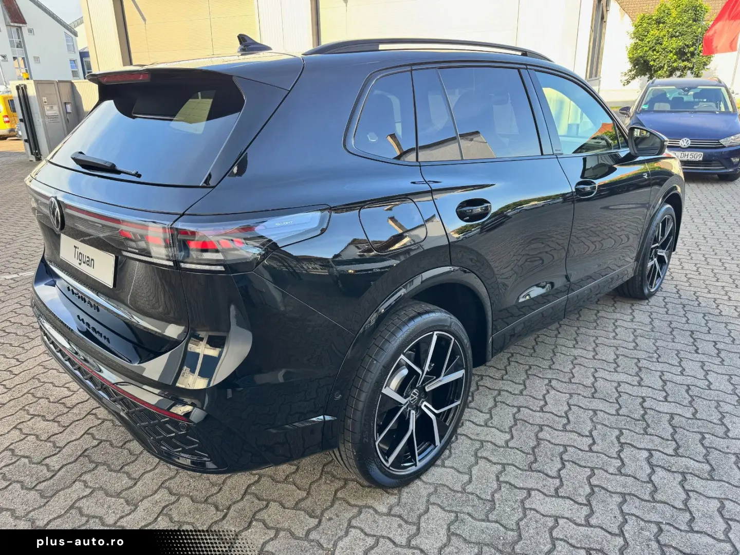 VW Tiguan R-Line 2.0 TSI 4Motion Head-Up Black Stan