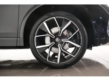 VW Tiguan R-Line 2.0 TDI 4MOTION Pano Matrix