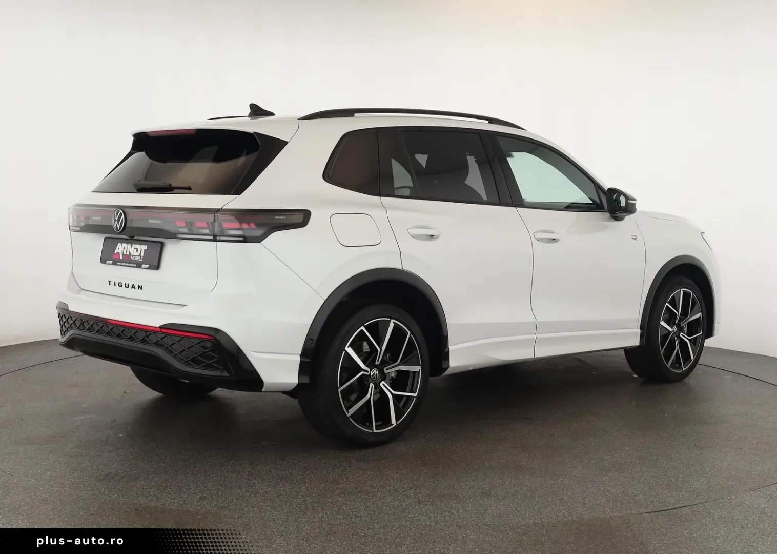 VW Tiguan 2.0 TSI DSG 4M R-Line IQ Pano Nav 360 AHK