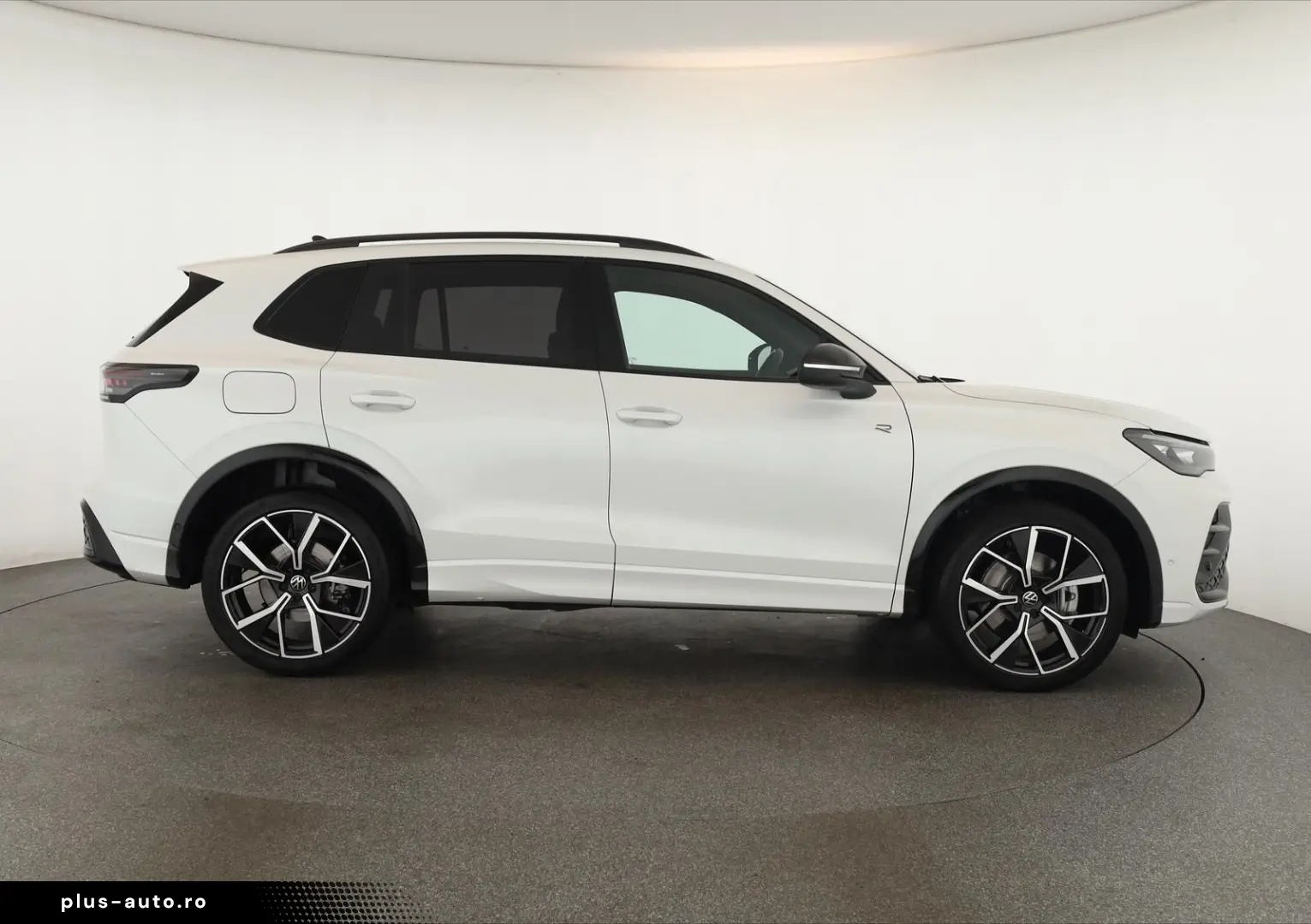 VW Tiguan 2.0 TSI DSG 4M R-Line IQ Pano Nav 360 AHK