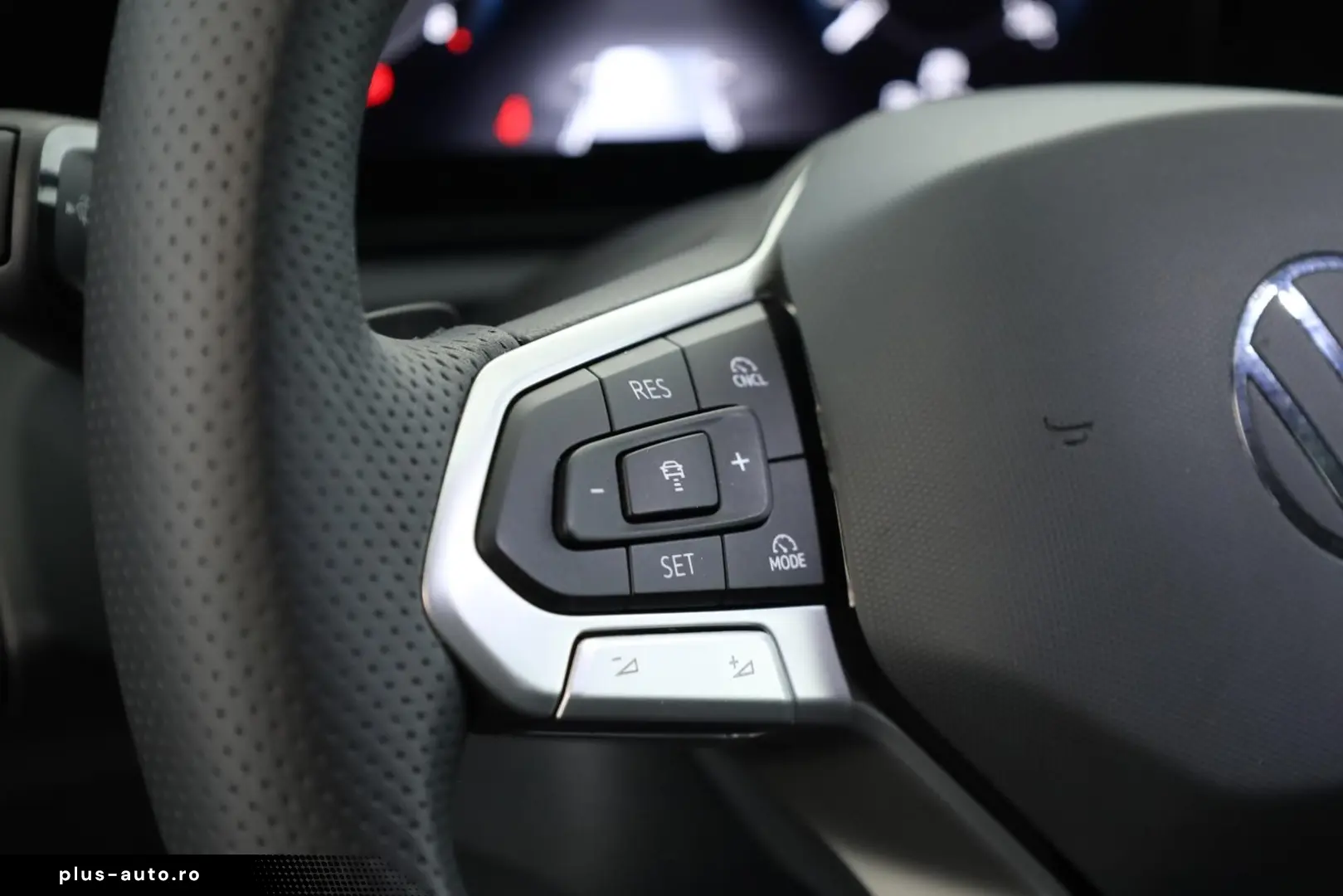 VW Tiguan 2.0 TSI DSG 4M R-Line IQ Pano Nav 360 AHK
