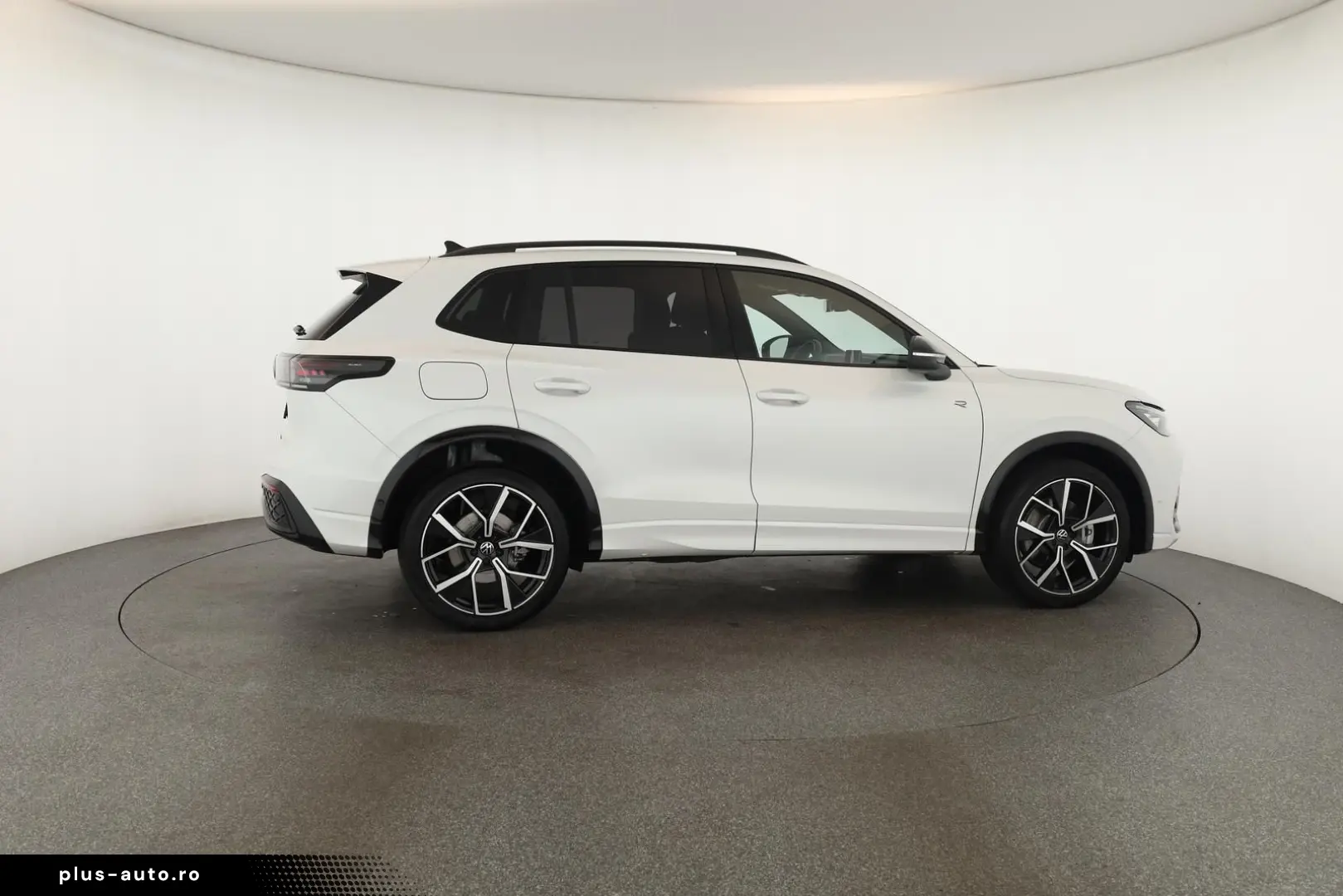 VW Tiguan 2.0 TSI DSG 4M R-Line IQ Pano Nav 360 AHK