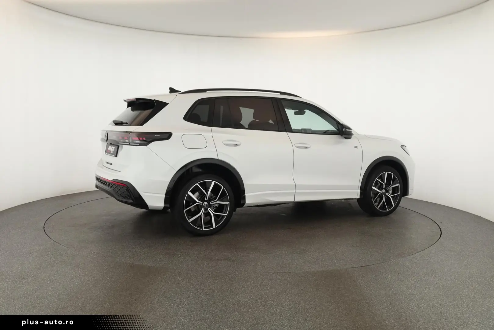VW Tiguan 2.0 TSI DSG 4M R-Line IQ Pano Nav 360 AHK