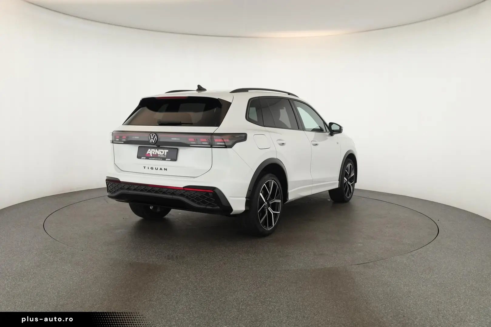 VW Tiguan 2.0 TSI DSG 4M R-Line IQ Pano Nav 360 AHK