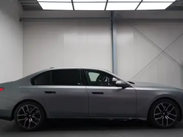 BMW 740d xDrive M Sport FOND TV EXECUTIVE
