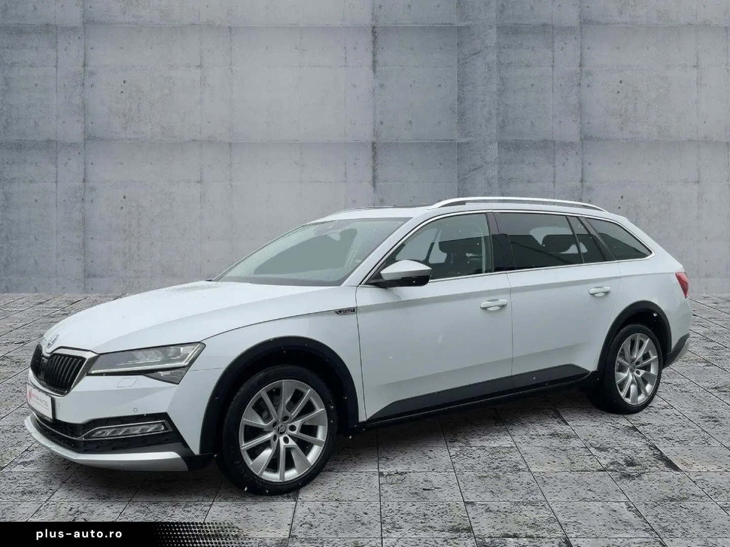 SKODA Superb Combi SCOUT 2.0 TDI 4x4 DSG LED AHK PANO