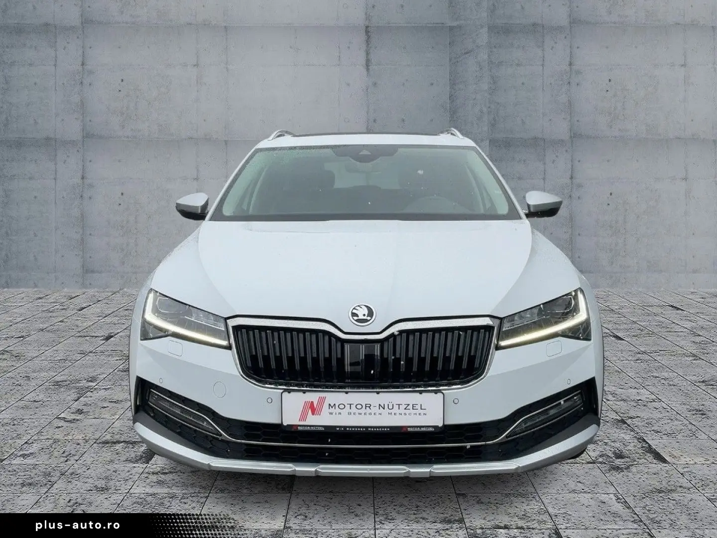 SKODA Superb Combi SCOUT 2.0 TDI 4x4 DSG LED AHK PANO