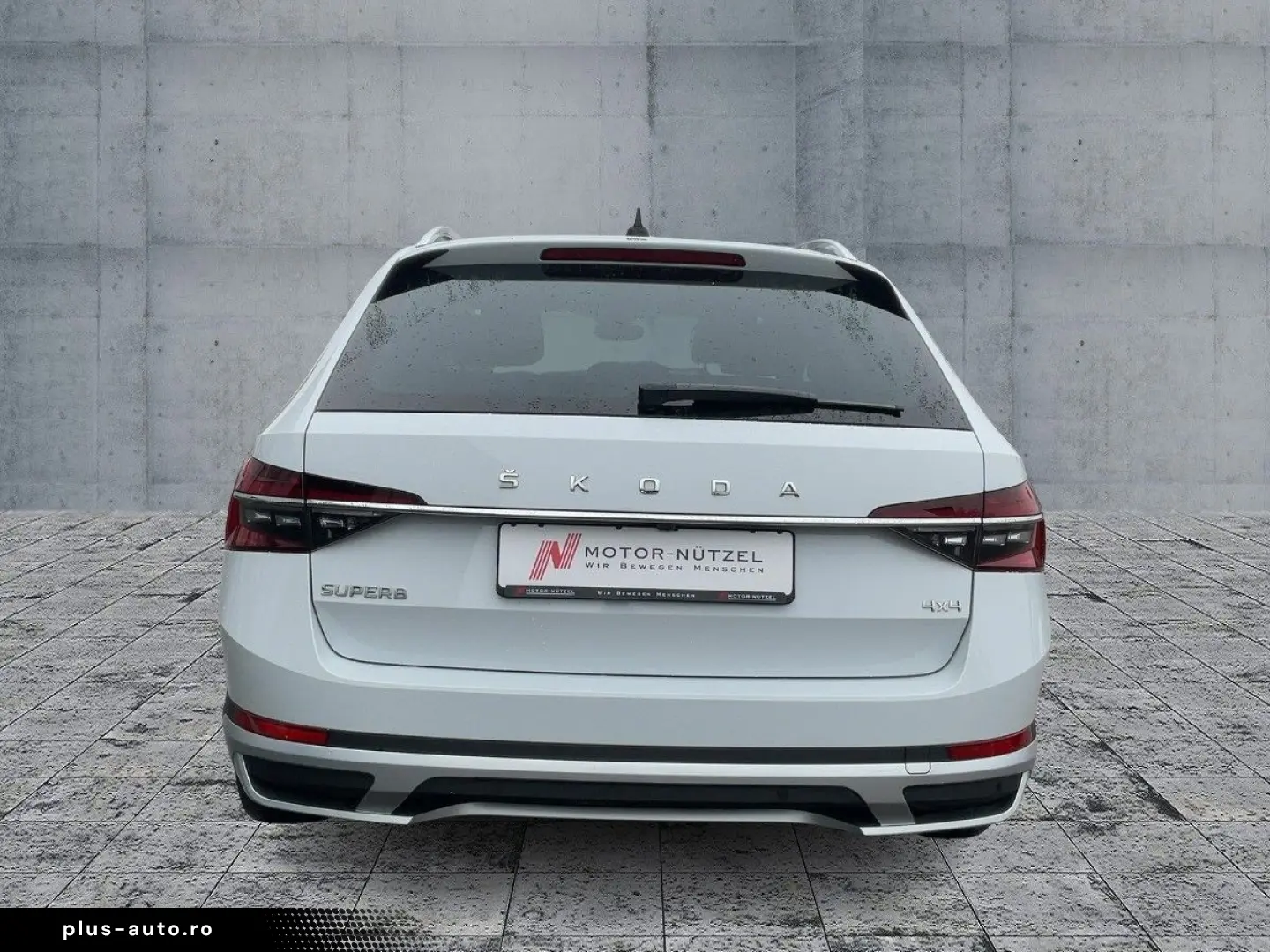 SKODA Superb Combi SCOUT 2.0 TDI 4x4 DSG LED AHK PANO