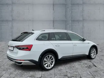SKODA Superb Combi SCOUT 2.0 TDI 4x4 DSG LED AHK PANO